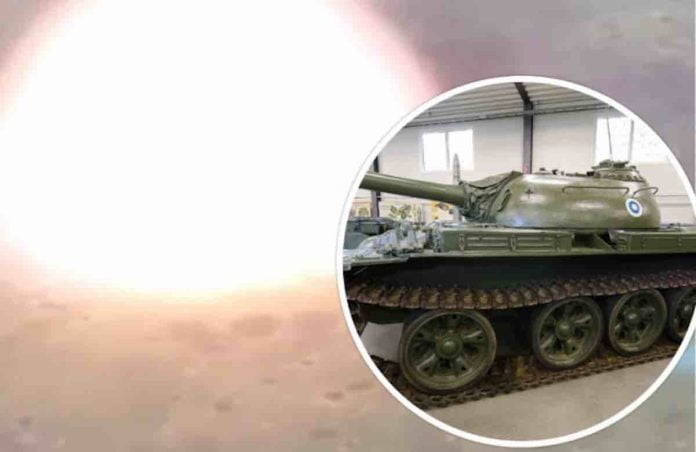 tenk kamikaza ruska vojska salje tenk t 54 pun eksplozivom pravo u ukrajinske rovove video