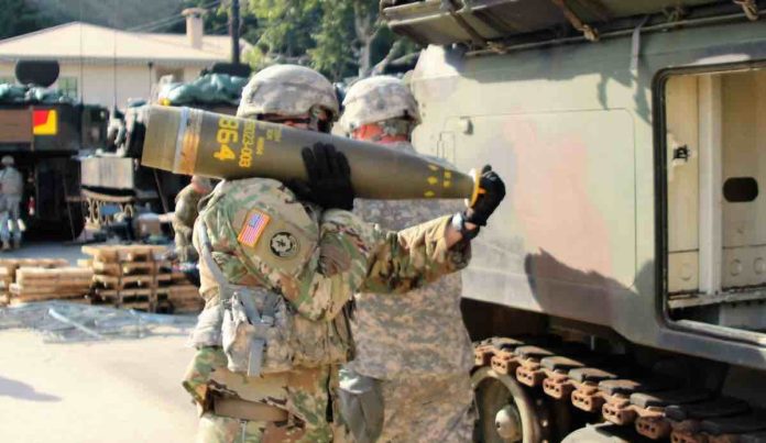americka artiljerijska granata m864 sa bojevom glavom icm podmunicije dvostruke namene. zasluge za fotografije ministarstvo odbrane sad