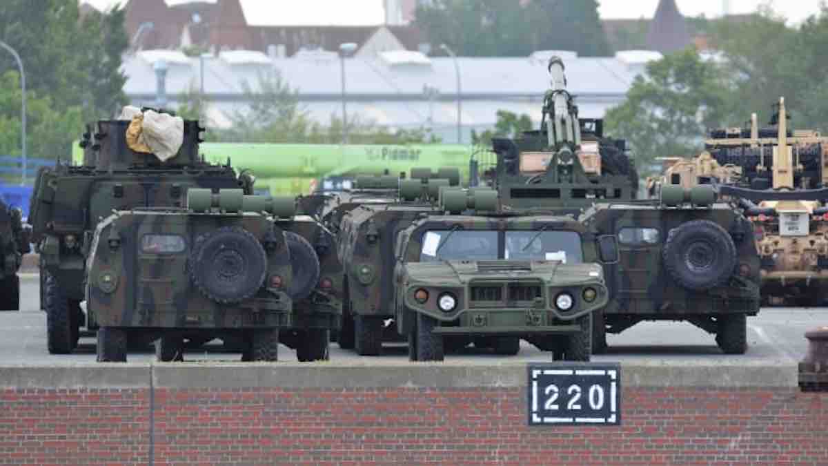 americka vojska se priprema rasporeduju lazna ruska vojna vozila u nemacku