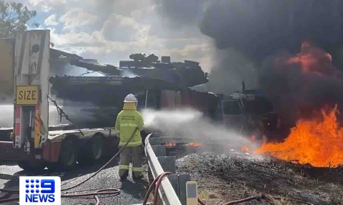 australijski tenk abrams unistio sest automobila pa izgoreo
