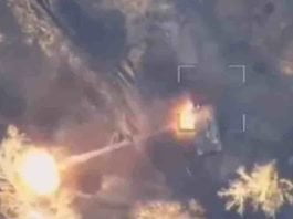 snimak pokazuje daljinsku eksploziju bojeve glave ruske lutajuće municije lancet pri približavanju meti, koju pogađa kumulativni mlaz