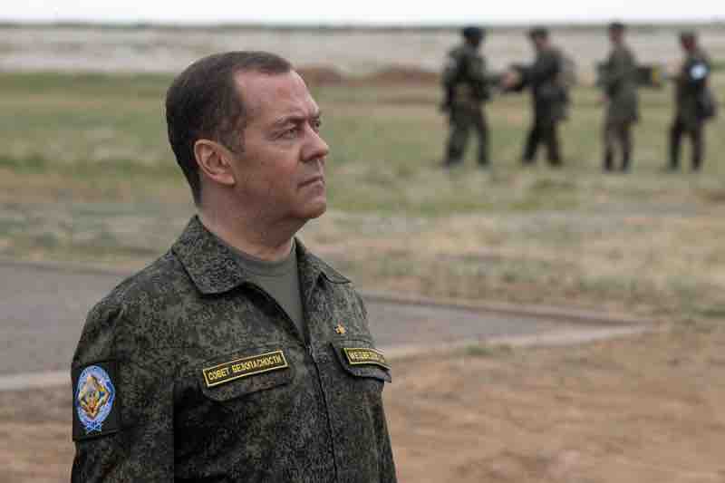 Медведев на форуму Армија 2023 