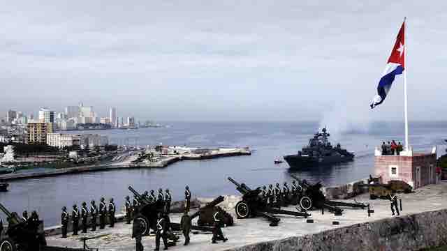 kubanci u havani pozdravljaju dolazak krs tarice admiral cabanenko 2008. godine