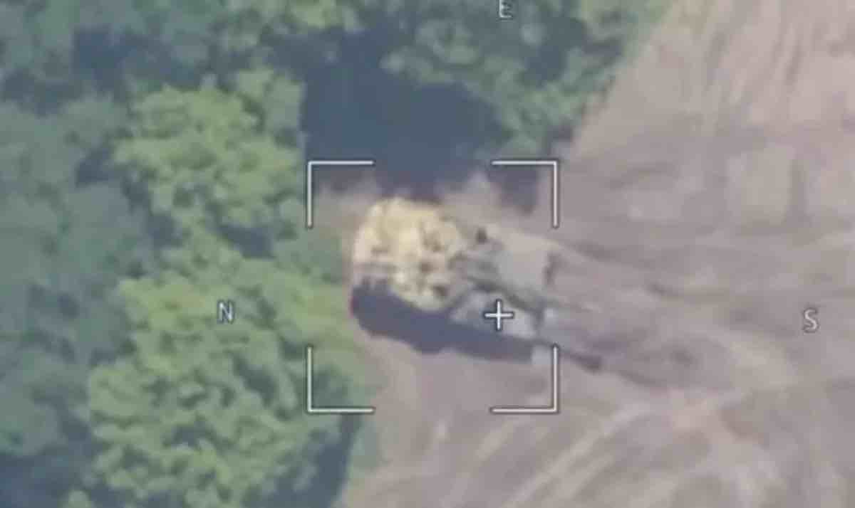 lanceta lutajuca municija pogada tenk oruzanih snaga ukrajine
