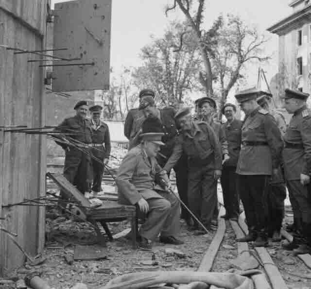 cercil pred ulazom u bunker