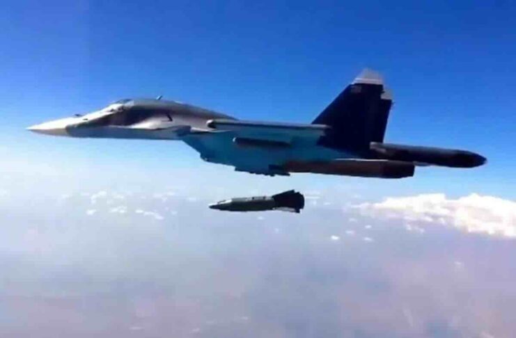 su 34 baca bombu kab 1500 u slobodnom padu u siriji