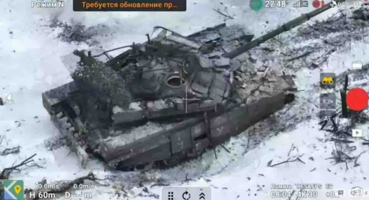 bliska bitka izmedu ruskog glavnog borbenog tenka t 90 i dva borbena vozila ukrajinske vojske americke proizvodnje bredli