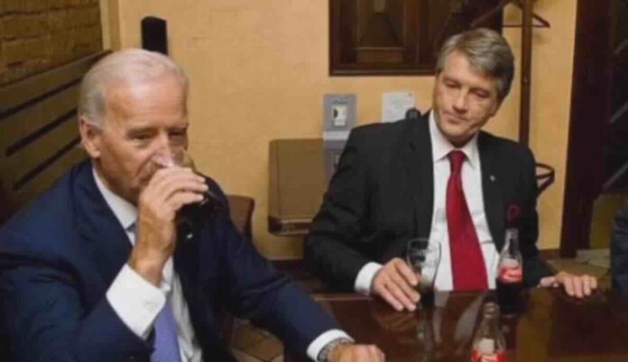 juscenko i bajden piju koka kolu