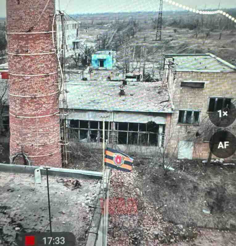 ruski vojnici 1. armijskog korpusa iz medunarodne brigade pjatnaska postavili su zastave na filtracionoj stanici donjeck