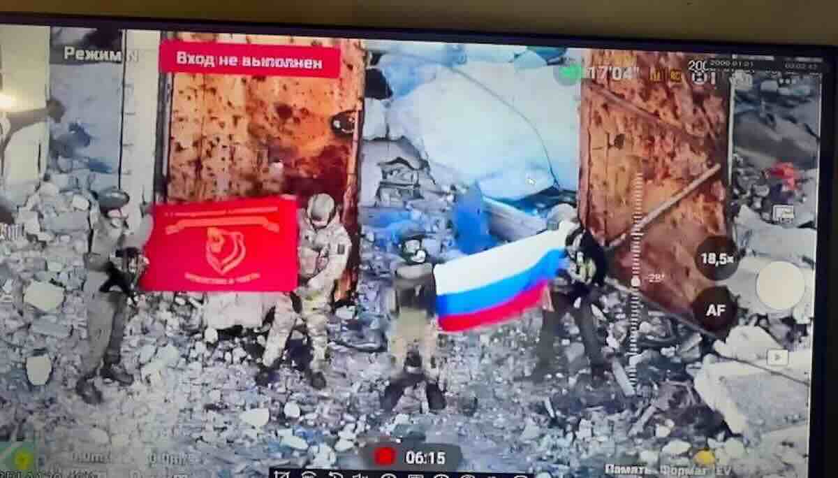 ukrajinska vojska se povlaci ruske zastave se vijore u avdijevki dnr