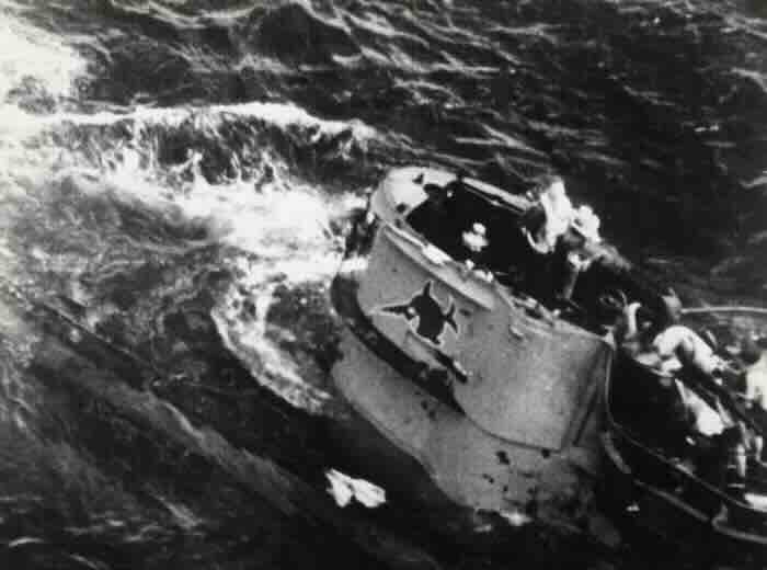 nemacka posada napusta podmornicu 1943
