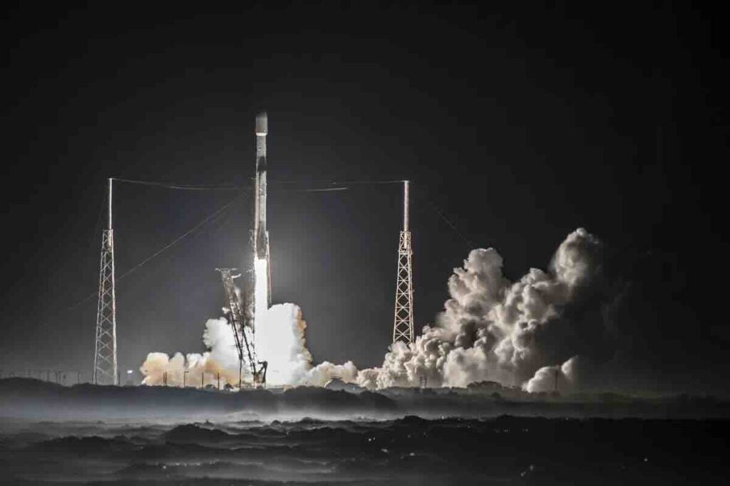 raketa spacex falcon 9 lansira seriju internet satelita kompanije starlink u orbitu 18 septembra 2022 godine
