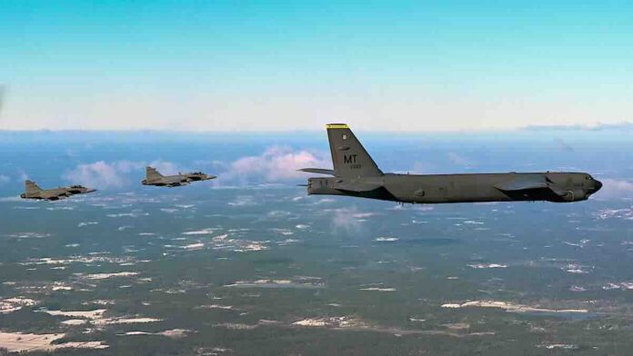 saab jas 39 gripen i b 52 stratofortress iznad svedske