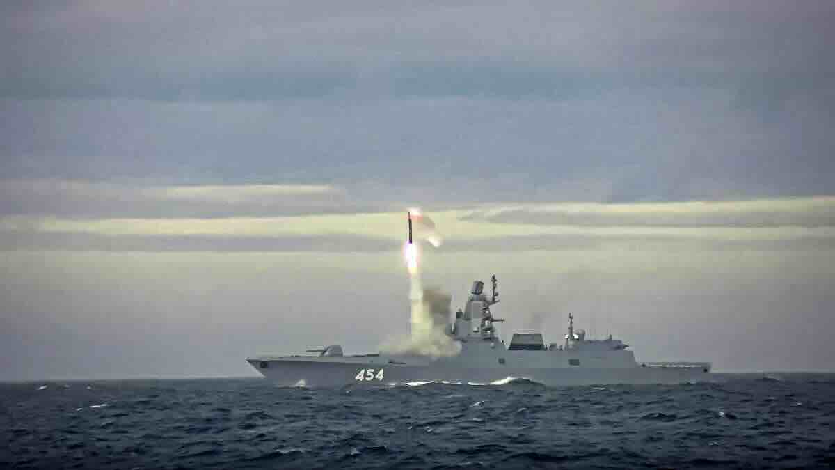snimak lansiranja hipersonicne krstarece rakete cirkon sa fregate admiral gorskov 1