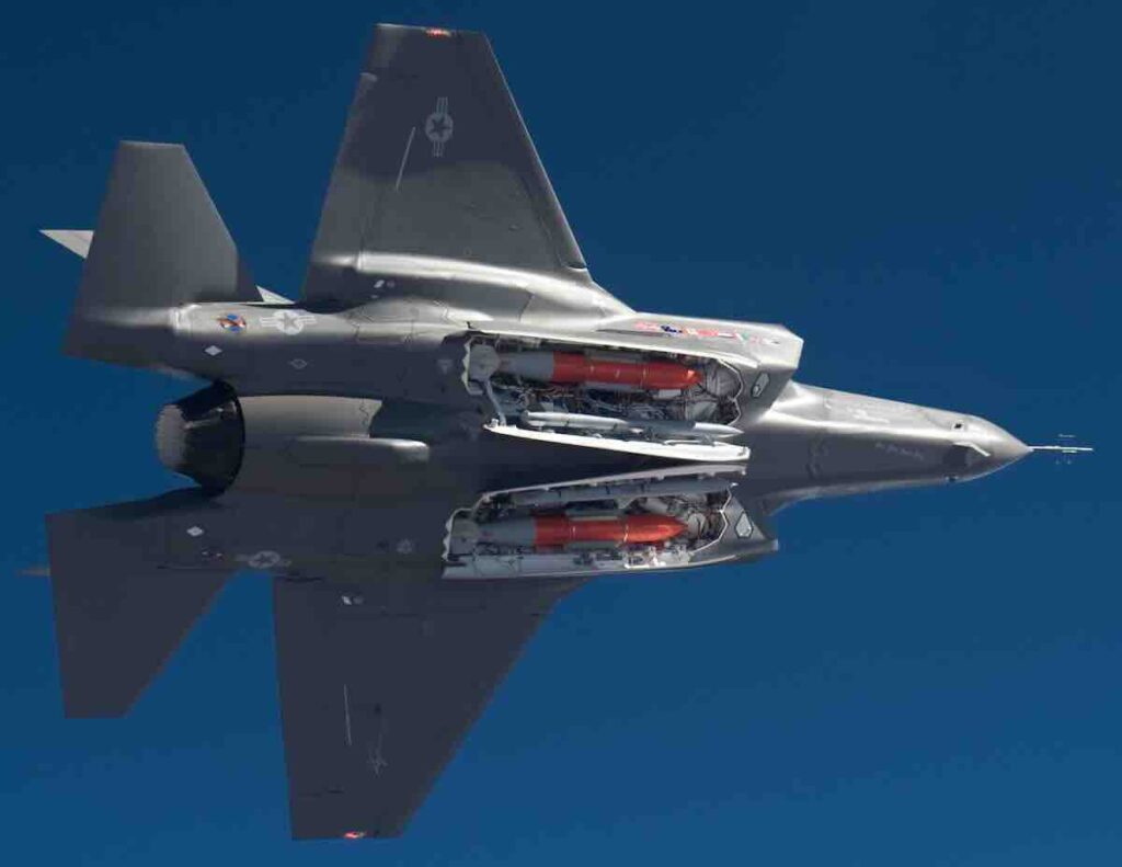 f 35a sa dve b61 12 nuklearne bombe