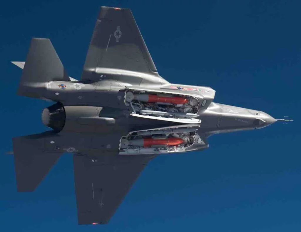 f 35a sa dve b61 12 nuklearne bombe