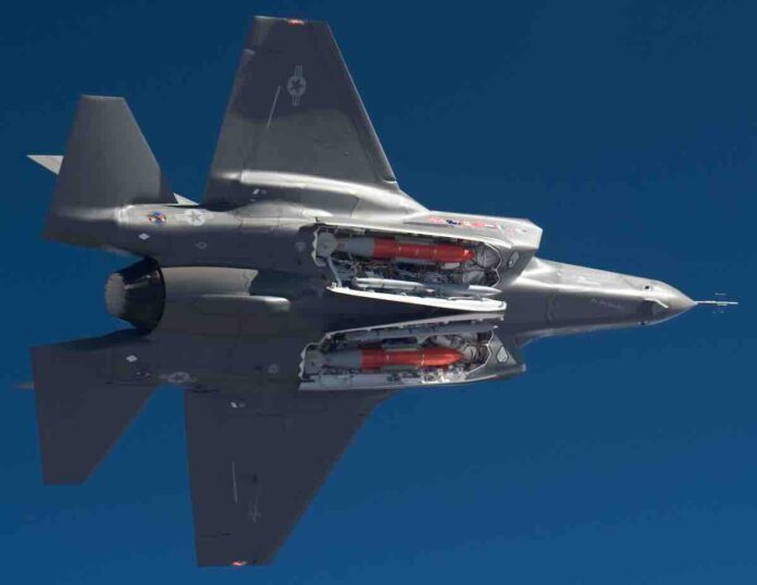 f 35a sa dve b61 12 nuklearne bombe