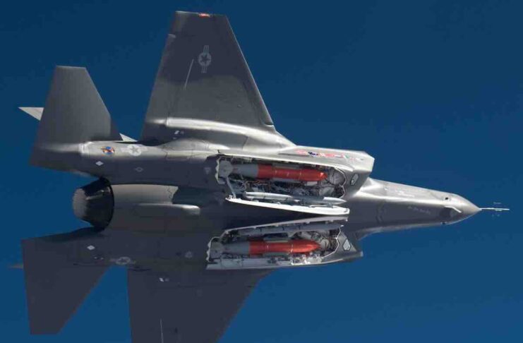 f 35a sa dve b61 12 nuklearne bombe