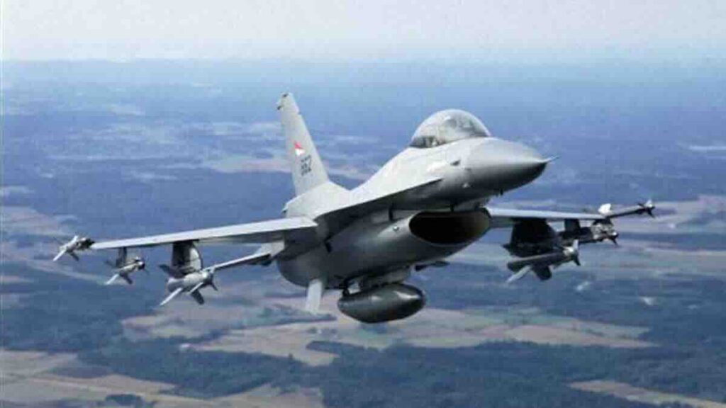 norveski f 16 blok 15 ocu koji nosi dve penguin asm i cetiri aim 9 rakete