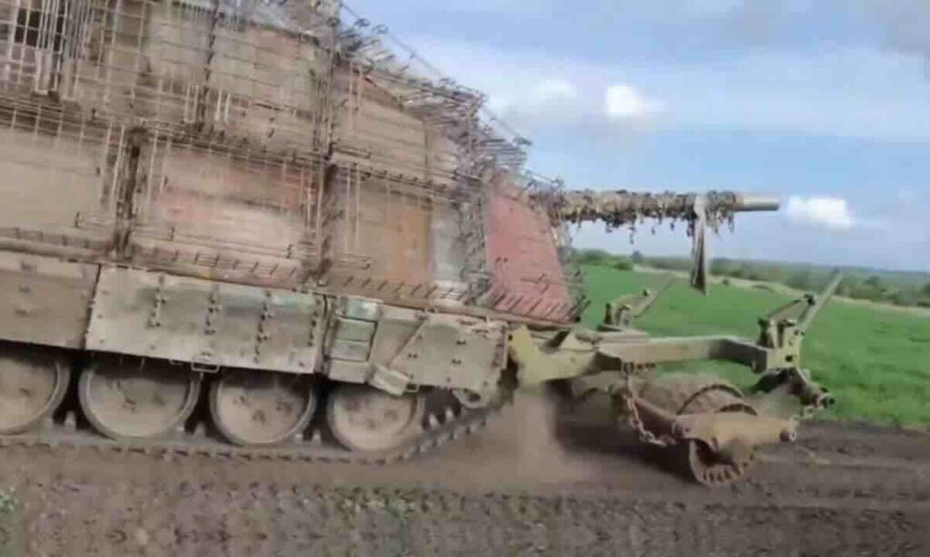 sve češće na frontu viđamo oklopne kornjače zašto rusi ovaj blindirani tenk zovu „carev roštilj“?