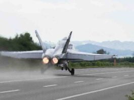 f:a 18 hornet uzlece sa autoputa