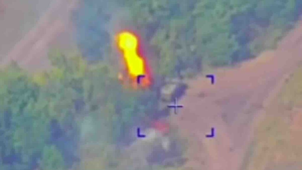 roj kamikaza fpv dronova sručio se na još jedan ukrajinski tenk abrams američke proizvodnje 