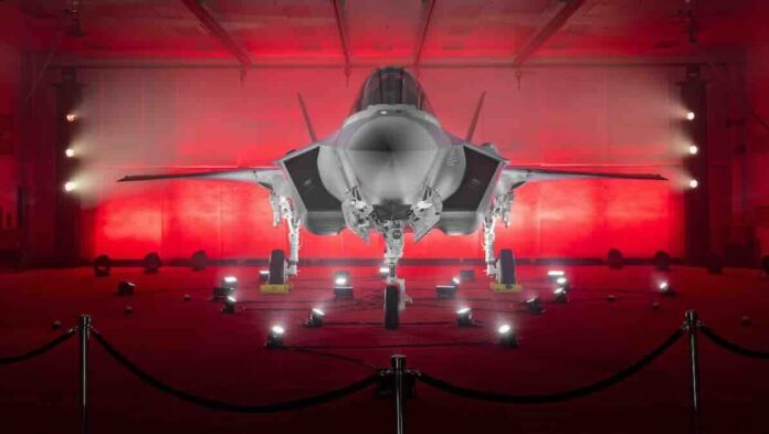 samo dan nakon što je varšava zapretila obustavom isporuke mig ova kijevu, lockheed martin prikazao prvi poljski f 35a „husar“ samo dan nakon što je varšava zapretila obustavom isporuke mig ova kijevu, lockheed martin prikazao prvi poljski f 35a „husar“