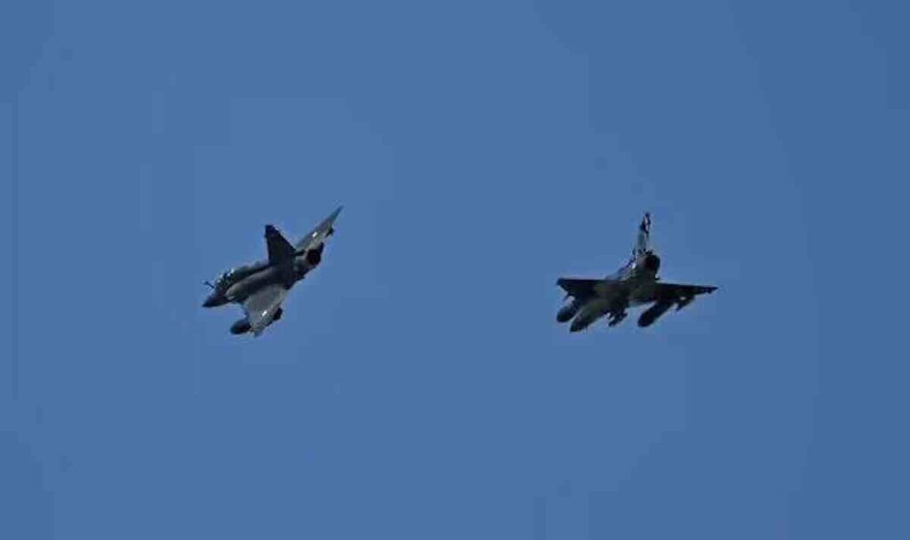 sudar dva lovca rafale u letu u francuskoj jedan pilot se katapultirao drugo dvoje nisu sudar dva lovca rafale u letu u francuskoj jedan pilot se katapultirao, drugo dvoje nisu