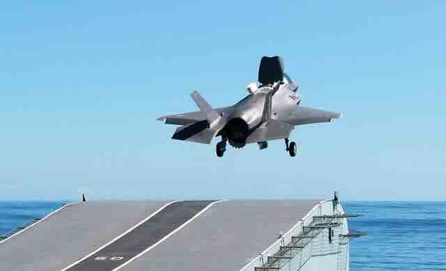 skaj dzamp trening aviona f 3 5 b na hms queen elizabeth