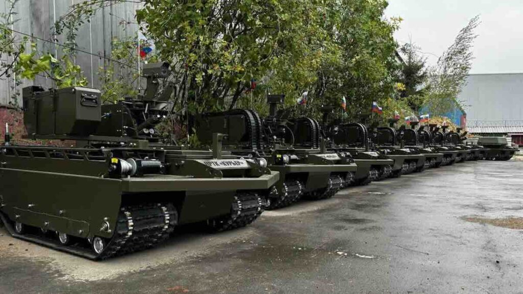 kurir je stigao novi tesko naoruzani robot ruske vojske vec stigli u posetu ukrajinskim rovovima kurir je stigao! novi teško naoružani robot ruske vojske već stigli u posetu ukrajinskim rovovima