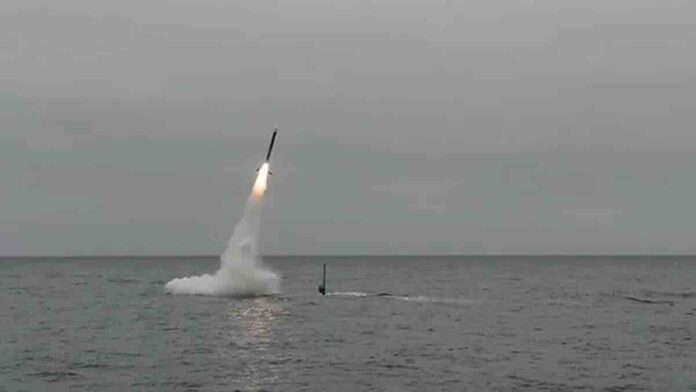 podmorica uss georgia ispaljuje tomahawk raketu