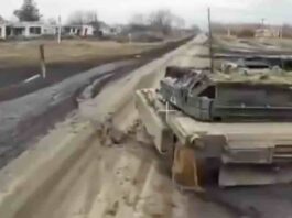 tenk abrams m1a1sa pola sekunde pred uništenje