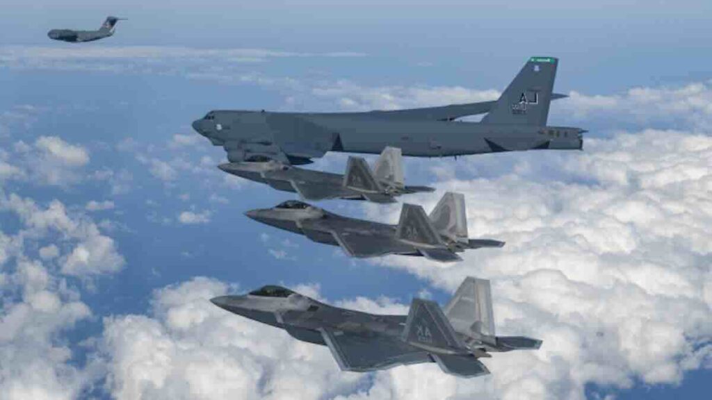 americki bombarder b 52 stratofortress pored korejskih borbenih aviona f 35 američki bombarder b 52 stratofortress pored korejskih borbenih aviona f 35