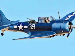 douglas sbd 5 dauntless muzejski primerak u letu