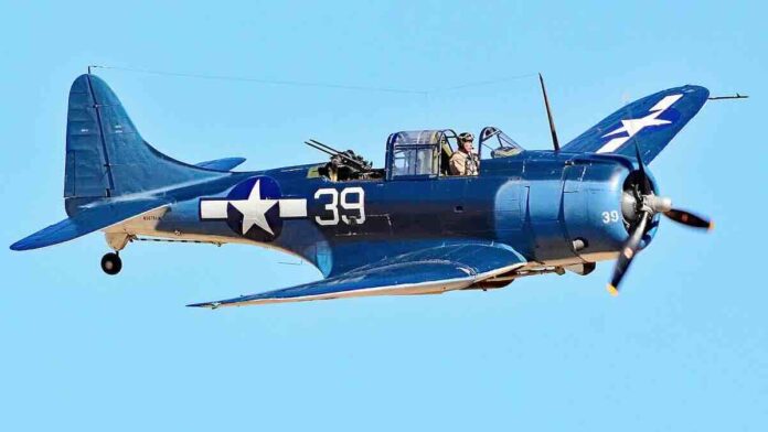 douglas sbd 5 dauntless muzejski primerak u letu