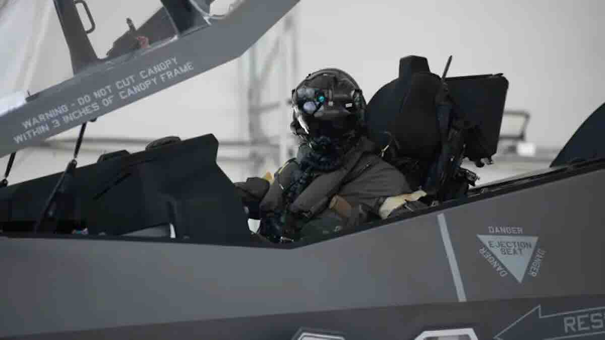 piloti americkih lovaca f 35 opremaju se za moguci termonuklearni konflikt piloti američkih lovaca f 35 opremaju se za mogući termonuklearni konflikt