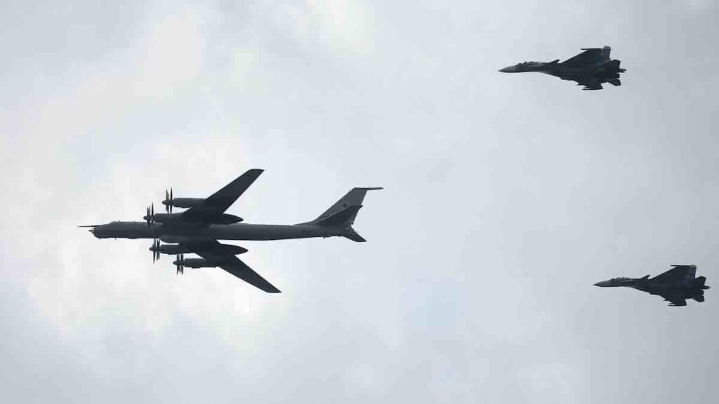 nova uloga ruskog su 33 dva lovca pratila bombardere tu 95ms dok cekaju nosac „admiral kuznjecov nova uloga ruskog su 33 dva lovca pratila bombardere tu 95ms dok čekaju nosač „admiral kuznjecov“