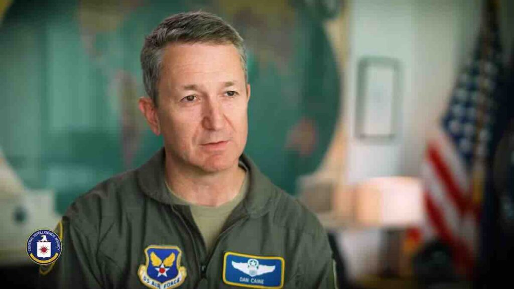 tramp menja vrh vojske general dan kejn, pilot lovca f 16, novi šef združenog komiteta načelnika štabova sad