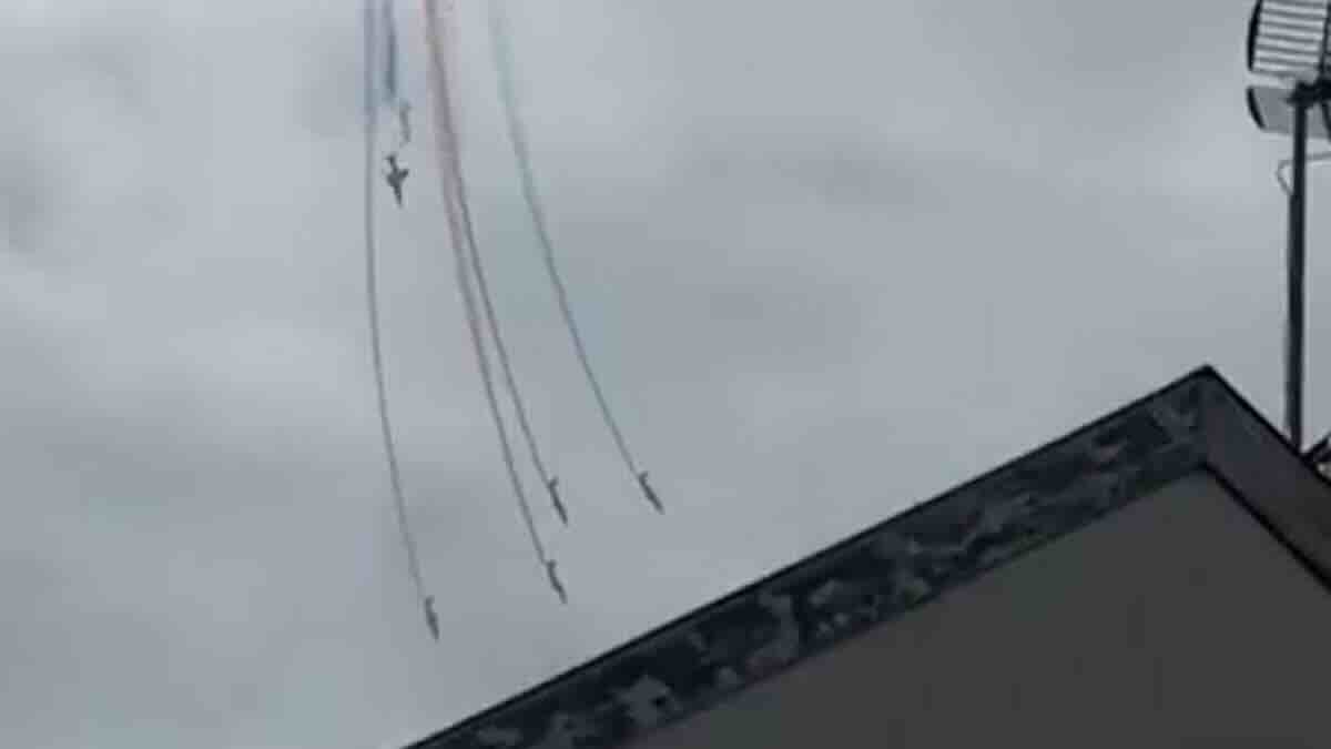 sudar dva francuska aviona alpha jet tokom trening leta iznad sen dizjea – piloti se katapultirali