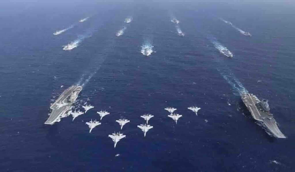 formacija j 15 koja nadlece kineske nosace sandong levo i liaoning pracena njihovom pratnjom negde u juznom kineskom moru formacija j 15 koja nadleće kineske nosače Šandong (levo) i liaoning, praćena njihovom pratnjom, negde u južnom kineskom moru