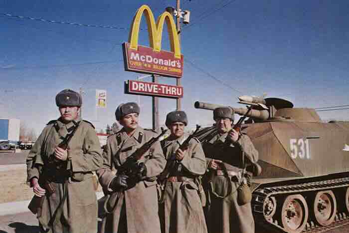 ironiČna novinarska ilustracija