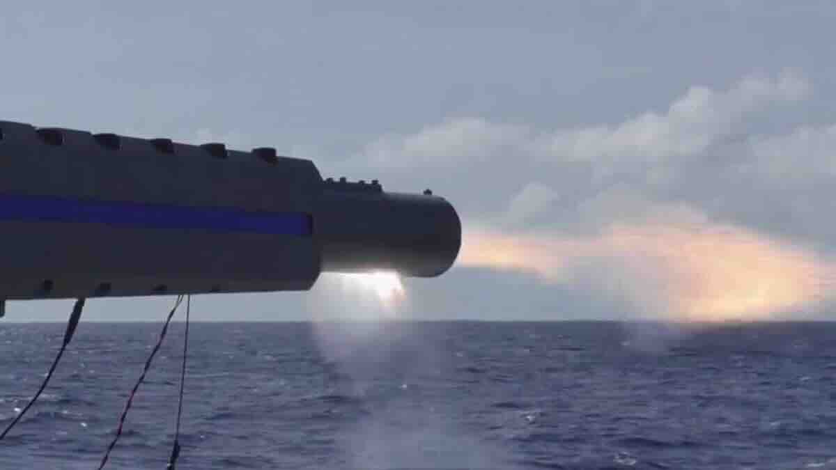 japansko superoružje prvi svetski elektromagnetni pvo šinski top lansira projektile brzinom 7 maha! japansko superoružje prvi svetski elektromagnetni pvo šinski top lansira projektile brzinom 7 maha!