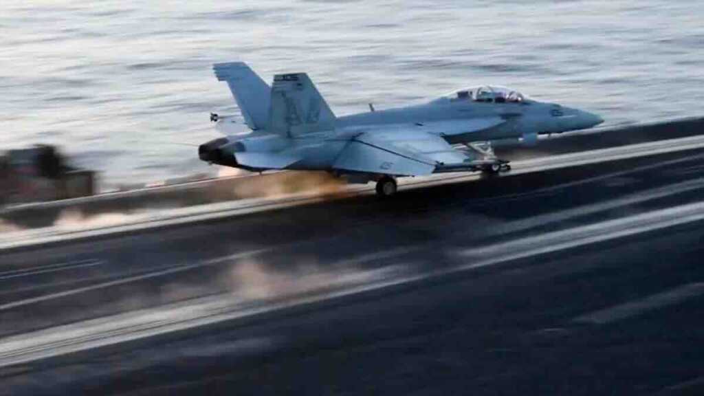 prvi gubitak lovca sad u ratu sa hutima fa 18 hornet pao u more sa nosaca aviona „harry s. truman povreden mornar prvi gubitak lovca sad u ratu sa hutima f:a 18 hornet pao u more sa nosača aviona „harry s. truman“, povređen mornar