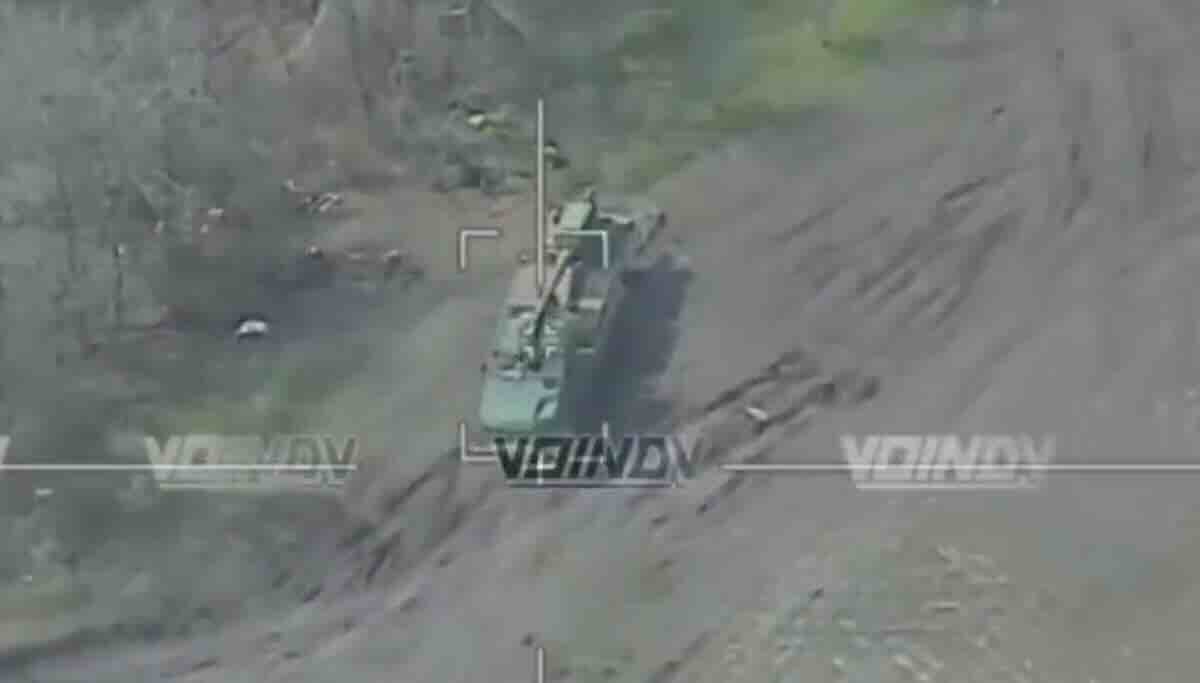 prvi potvrđeni pogodak švedskog čuda ruski %22lancet%22 uništio haubicu archer u ukrajini!