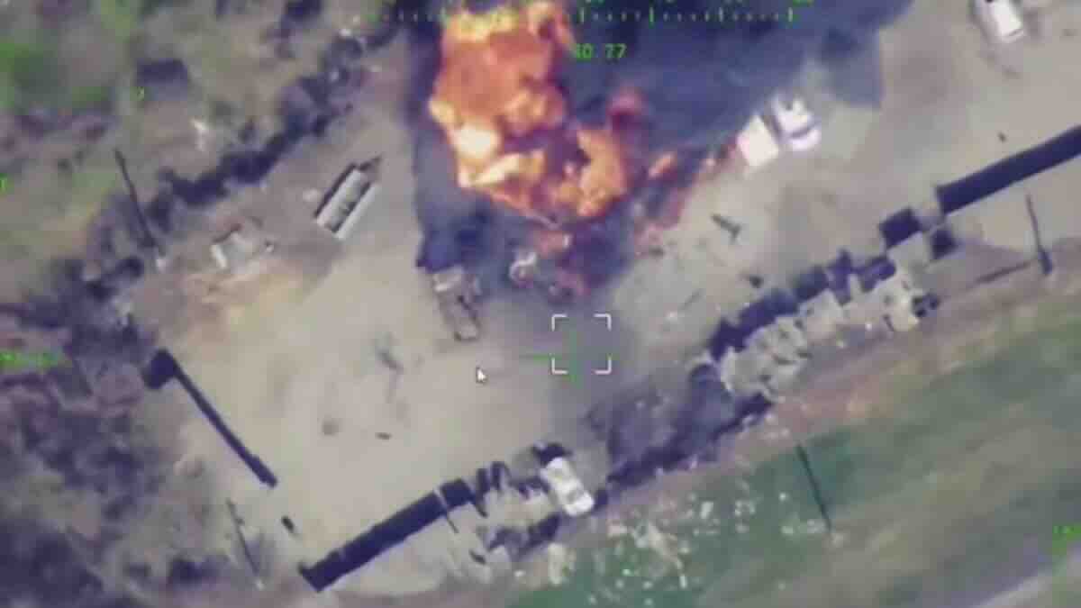 ruski dron 'geranj' najnovije generacije snimio direktan pogodak na ukrajinske vojne kamione