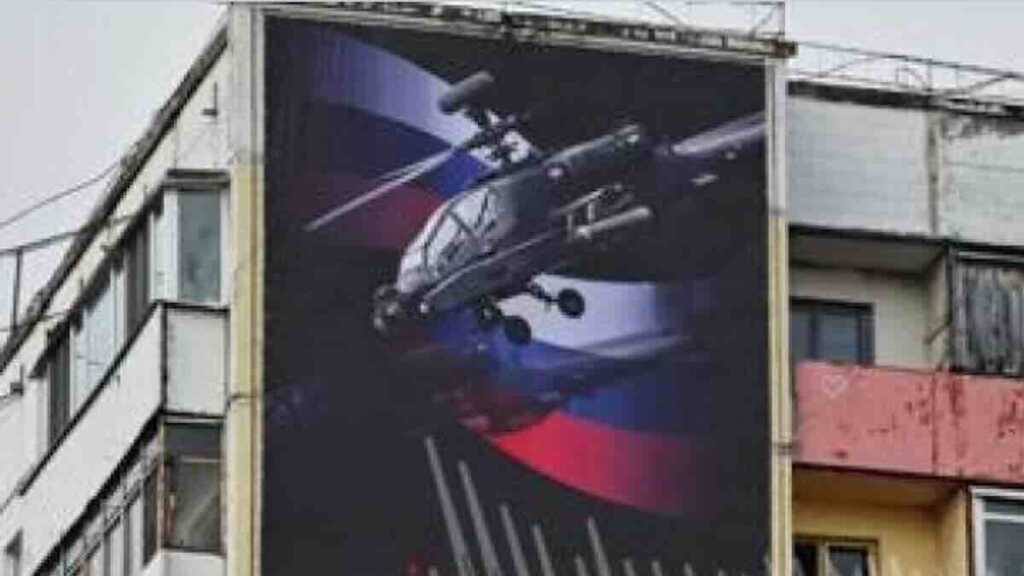skandal u rusiji na patriotskom plakatu greškom prikazan američki jurišni helikopter ah 64 apache!