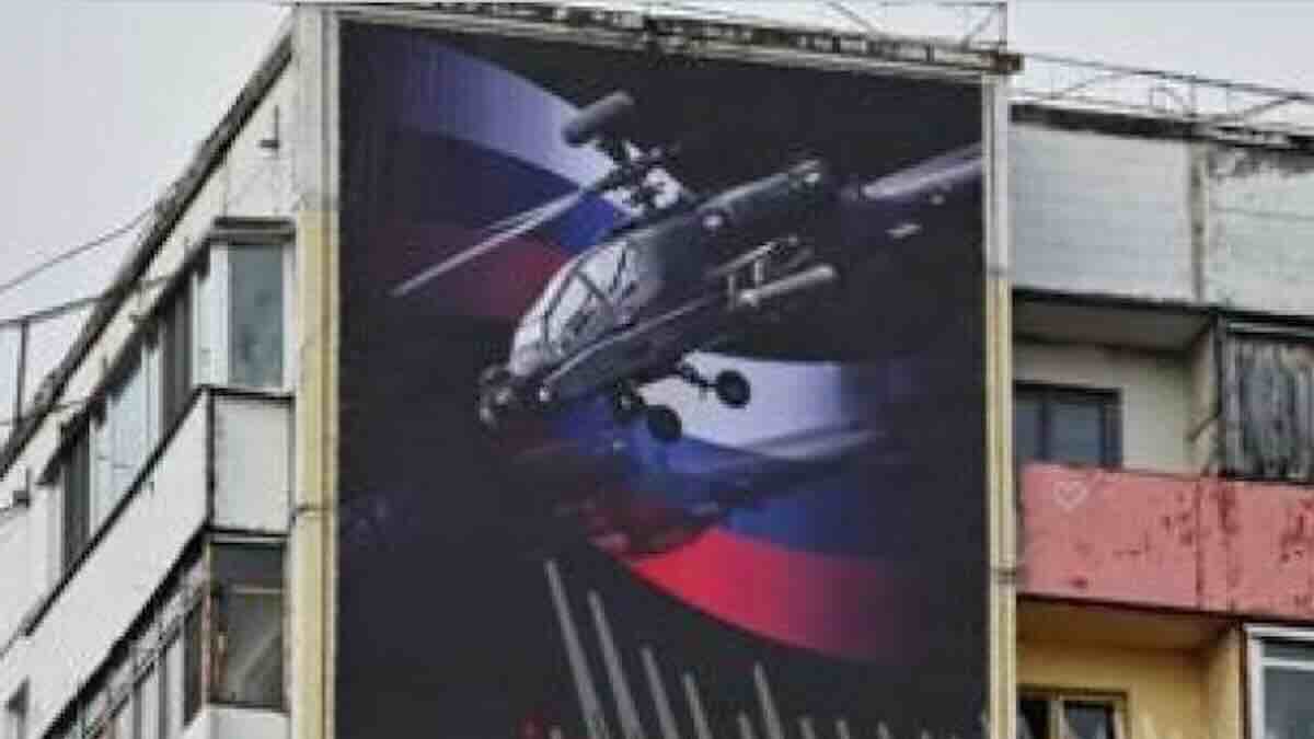 skandal u rusiji na patriotskom plakatu greškom prikazan američki jurišni helikopter ah 64 apache! skandal u rusiji na patriotskom plakatu greškom prikazan američki jurišni helikopter ah 64 apache!
