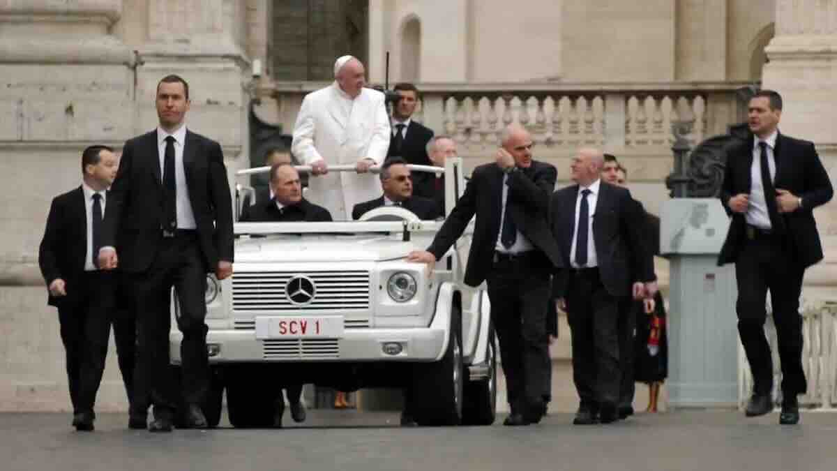 vatikanska tajna sila ko zaista čuva papu i sveti grad dok svi gledaju Švajcarsku gardu?