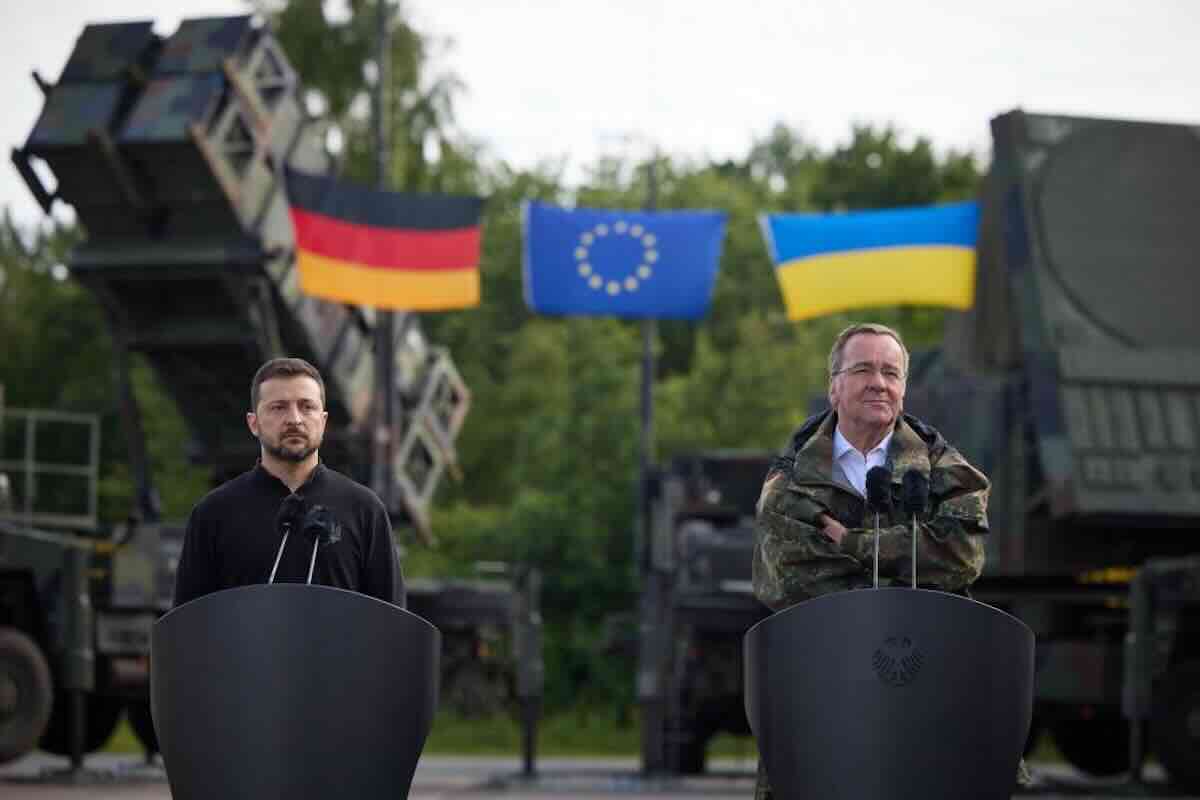 zelenski i pristorijus dok je iza pvo sistem patriot