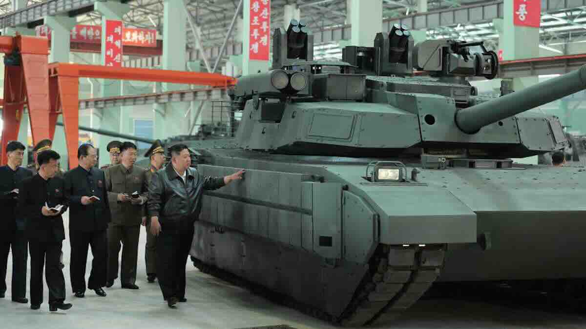 kim džong un u poseti fabrici tenkova dok severna koreja započinje masovnu proizvodnju sistema kn 25